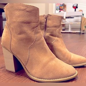 Express Boots - Women’s Size 8